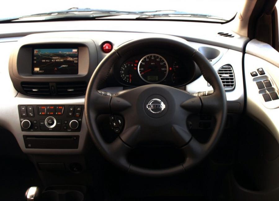  Nissan Almera Tino 2000 года  (UK) (фото 6 из 7)